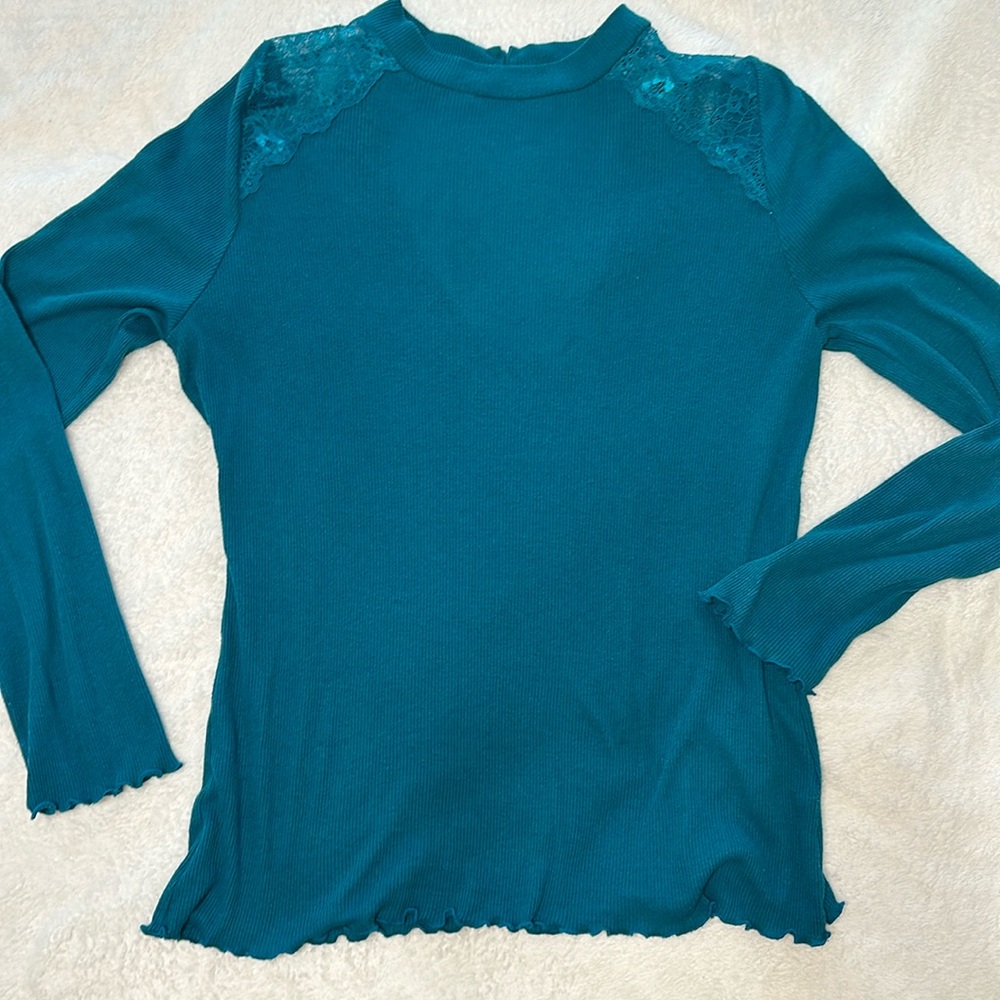 🩵Bongo Long sleeve light sweater